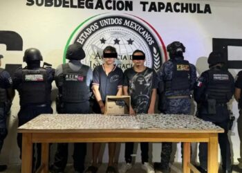 Los sujetos fueron localizados con 200 bolsas con drogas. Foto: SSP Chiapas