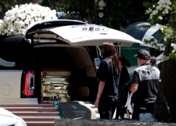 Fue enterrado en atáud dorado de oro “El Mencho” en cementerio de Jalisco