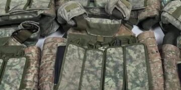Incautan taller de fabricación de uniformes falsos de las Fuerzas Armadas en Ecatepec, Edomex