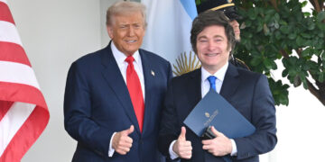 El presidente de EE.UU., Donald Trump, recibe al argentino Javier Milei en la Casa Blanca, 14 de octubre de 2025.
