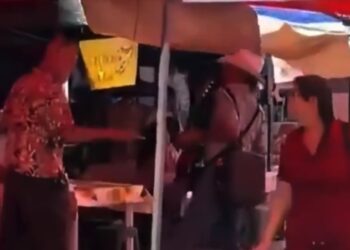 VIDEO Turista estadounidense agrede a músico callejero en México y pasa esto