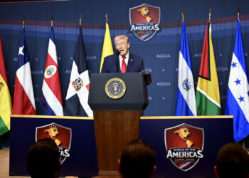 Trump anuncia nueva “coalición militar” para erradicar los cárteles