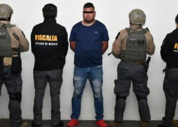 Detienen a subdirector de la Policía Municipal de Xalatlaco por golpear brutalmente a su pareja