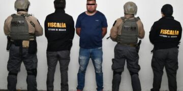 Detienen a subdirector de la Policía Municipal de Xalatlaco por golpear brutalmente a su pareja