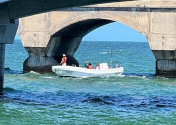 Pescadores de Progreso denuncian que Pemex no reparó todas las fugas de hidrocarburo en el mar