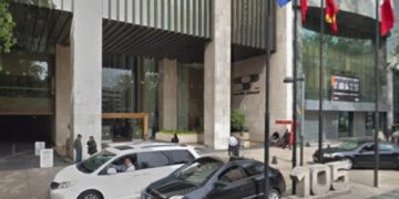 Hombre fallece después de gran caída del piso 21 de un hotel en Paseo de la Reforma