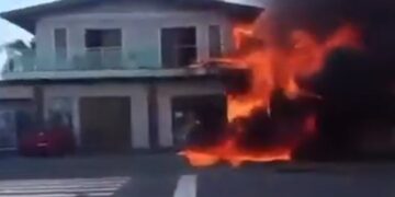 Una avioneta se estrella en una zona residencial de Brasil (Video)