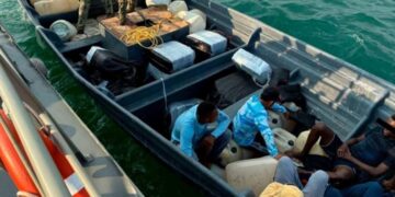 Aseguran casi una tonelada de cocaína y detienen a seis extranjeros en costas de Chiapas