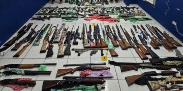 Aseguran 116 armas de fuego en Piedras Negras que tenían como destino Michoacán