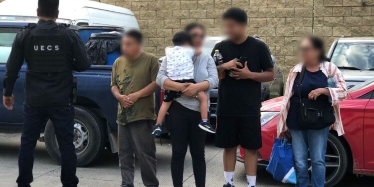 Familia entera cae en secuestro virtual en Oaxaca: los encierran en un hotel y piden 300 mil pesos