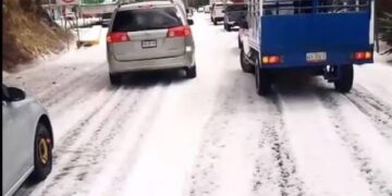 Intensa granizada deja la autopista Tenango–Ixtapan de la Sal cubierta de hielo