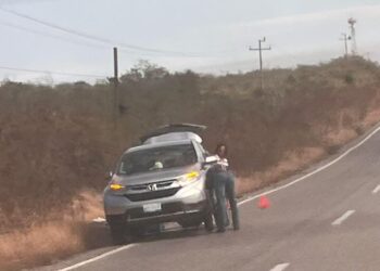 Novio apaga a distancia el carro de su pareja por celos y la deja varada rumbo a la playa en Altamira