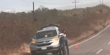 Novio apaga a distancia el carro de su pareja por celos y la deja varada rumbo a la playa en Altamira