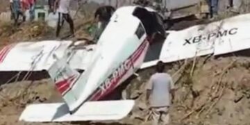 3 personas mueren al caer una avioneta en Huejotzingo, Puebla