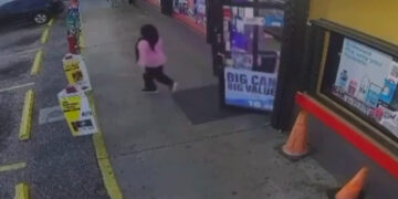 Trump publica espantoso video de inmigrante asesinando a una mujer