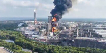 Sheinbaum revela la tesis sobre el incendio de una de las principales refinerías de México