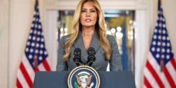 Trump se muestra sorprendido por las declaraciones de Melania sobre Epstein