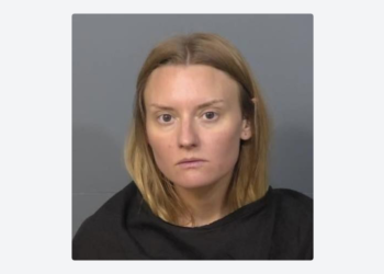 Unos padres rastrean ubicación de su hijo y descubren una chocante verdad sobre él y su profesora