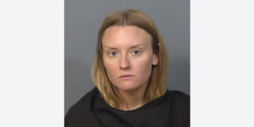 Unos padres rastrean ubicación de su hijo y descubren una chocante verdad sobre él y su profesora