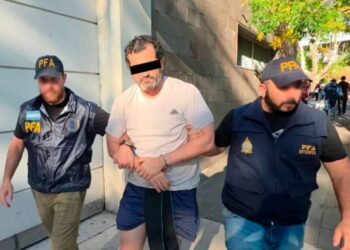 Argentina detiene a exmarino mexicano ligado a red de huachicol; será extraditado