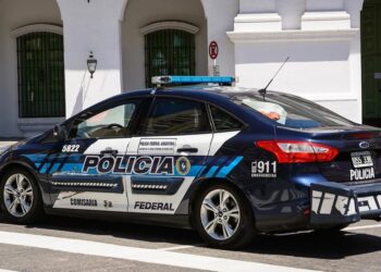 Capturan en Argentina a contraalmirante vinculado a trama de robo de combustible en México