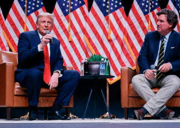 Tucker Carlson explica por qué se siente “traicionado” por Trump