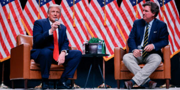 Tucker Carlson explica por qué se siente “traicionado” por Trump