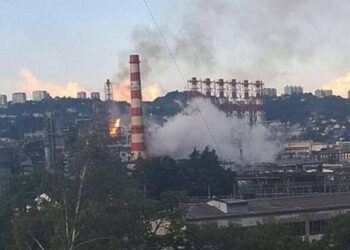 2 refinerías más en Rusia suspenden operaciones tras ataques de drones ucranianos
