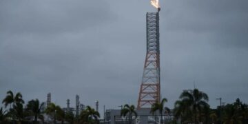 Pemex minimiza última explosión en la Refinería en Dos Bocas al afirmar que esta opera con normalidad