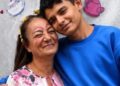 “Fue una señal divina”: Pastora de 67 años se casa con joven de 18 y desata polémica en redes