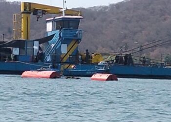 Denuncian inicio de dragado ilegal en la Laguna de Cuyutlán provocando alerta ambiental en Manzanillo