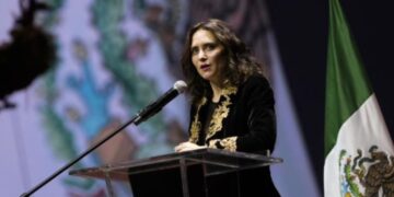 Isabel Díaz Ayuso cancela el resto de su gira en México y acusa a Sheinbaum de “boicot”