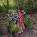 VIDEO Turista es secuestrado por tribu durante excursión en selva africana