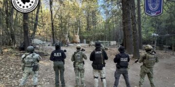 FGR asegura narcolaboratorio en Chihuahua con más de 55 mil litros de precursores y casi 2 mil litros de metanfetamina