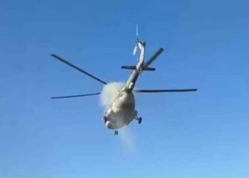 VIDEO Helicóptero MI-17 de la Marina sufre falla y aterriza de emergencia en Mazatlán