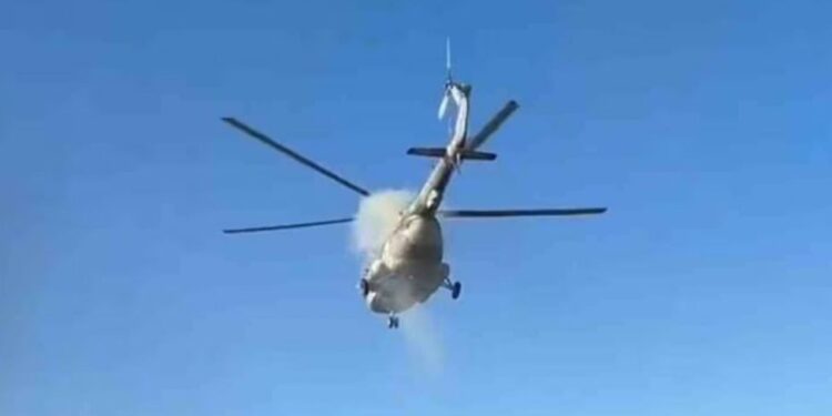 VIDEO Helicóptero MI-17 de la Marina sufre falla y aterriza de emergencia en Mazatlán