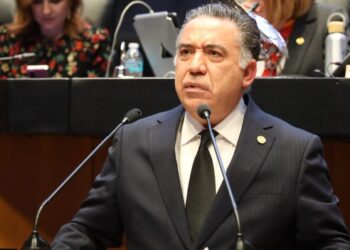 Senador Enrique Inzunza se mantiene en su cargo y refutará acusaciones de narcotráfico desde el Senado