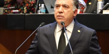 Senador Enrique Inzunza se mantiene en su cargo y refutará acusaciones de narcotráfico desde el Senado
