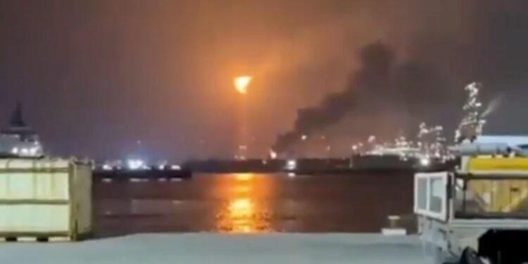 Nuevo incendio en la refinería Olmeca de Dos Bocas alarma a vecinos de Villahermosa