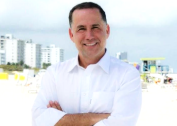 Escándalo Epstein sacude Miami Beach: Exalcalde Philip Levine bajo fuego por acusaciones de agresión sexual
