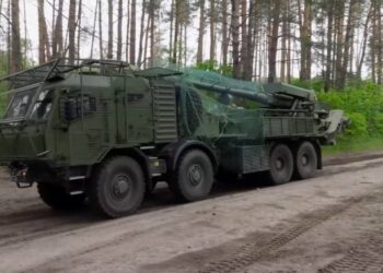Innovación en el frente: Brigada ucraniana se adiestra con el nuevo obús Bohdana sobre chasis Tatra