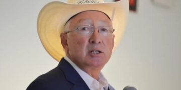 “Hay fentanilo en México y se produce acá”: Ken Salazar lo reafirma en su última conferencia como embajador
