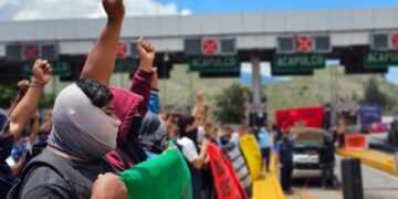 Padres de los 43 se movilizaron a la CDMX para comenzar jornada de lucha del 8 al 12 de junio: Afectará el Mundial 2026