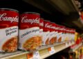 Demandan a Walmart tras hallar presuntos gusanos en una lata de fideos