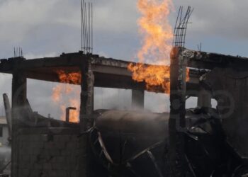 Bajo control incendio tras explosión de seis pipas de gas en Tepeaca