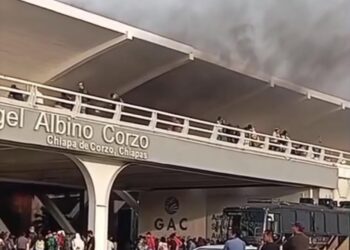 Maestros de la CNTE toman el Aeropuerto Internacional de Tuxtla Gutiérrez
