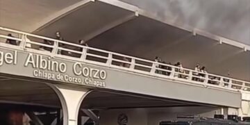 Maestros de la CNTE toman el Aeropuerto Internacional de Tuxtla Gutiérrez