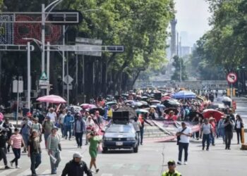 Marcha de la CNTE paraliza el sur de la CDMX rumbo al Estadio Azteca