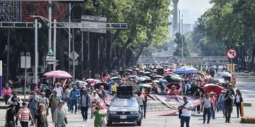 Marcha de la CNTE paraliza el sur de la CDMX rumbo al Estadio Azteca