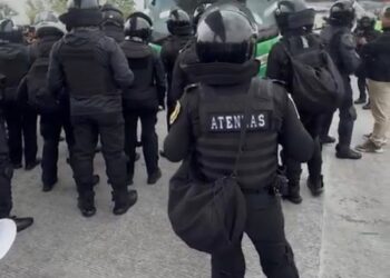 Retienen a padres de los 43 de Ayotzinapa en caseta de Tlalpan a días del Mundial